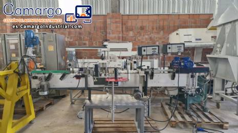 Etiquetadora autom�tica de doble cabezal para botellas planas Bauch Campos