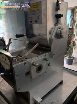 M�quina extrusora combinada para la producci�n de pasta larga fresca, ravioles, ravioleteira La Monferrina PNueva