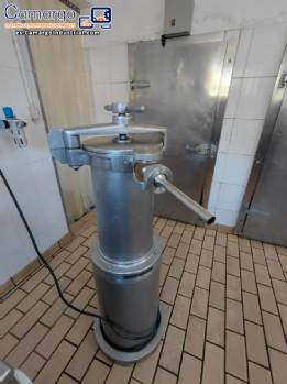 Embutidora neum�tica de salchichas de acero inoxidable, de 150 a 300 kg por hora, KLAINOX