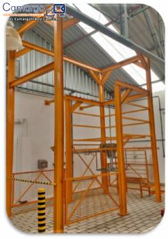 Unidad para descarga de big bags de 2000 kg con transportador de tornillo Artinox.