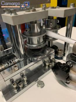 M�quina envasadora de paja con sistema de flexograf�a para impresi�n sobre papel.