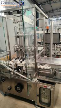 M�quina de llenado rotativa de acero inoxidable para l�quidos IMA F540, 24.000 botellas por hora.