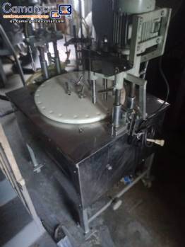 M�quina rotativa de llenado de l�quidos Erli con 4 pistones, 14.400 unidades por hora.