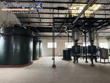 Destiler�a de glicerina con tanque, evaporador concentrador y filtro.