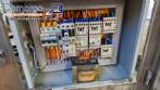 M�quina formadora de hamburguesas Sampafi de acero inoxidable, 45 unidades por minuto.