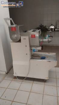 Extrusora de pasta La Parmigiana 30 kg/hora Extrusora de pasta La Parmigiana 30 kg/hora