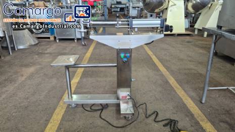 Máquina semiautomática de llenado de líquidos de acero inoxidable con 1 boquilla. Máquina semiautomática de llenado de líquidos de acero inoxidable con 1 boquilla.